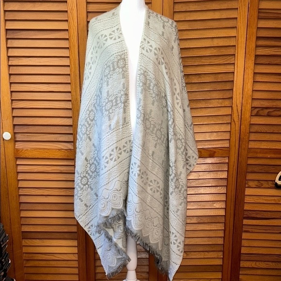 Signature Collection Elegant Gray Patterned Shawl - Picture 1 of 6
